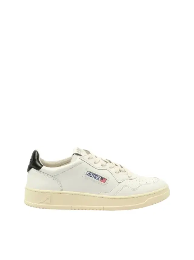 Autry Medalist Low Sneakers in White/black White