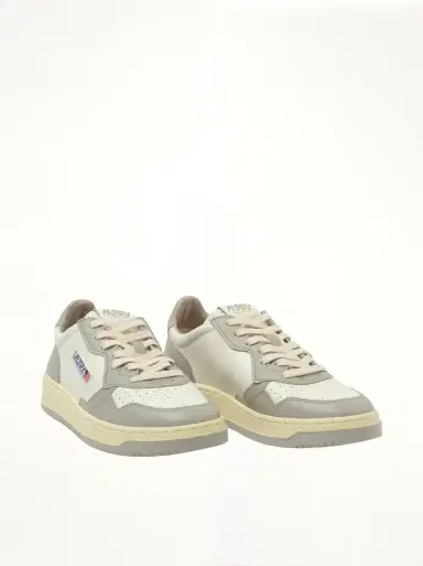 Autry Medalist Low Bicolour Sneakers in White/vapor White | Thumbnail 3