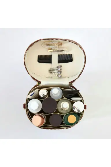 ETOILE COLLECTIVE Oval Toiletry Case | Thumbnail 3