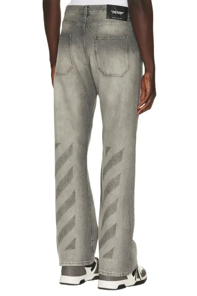 Off-White Slim Relax Jeans