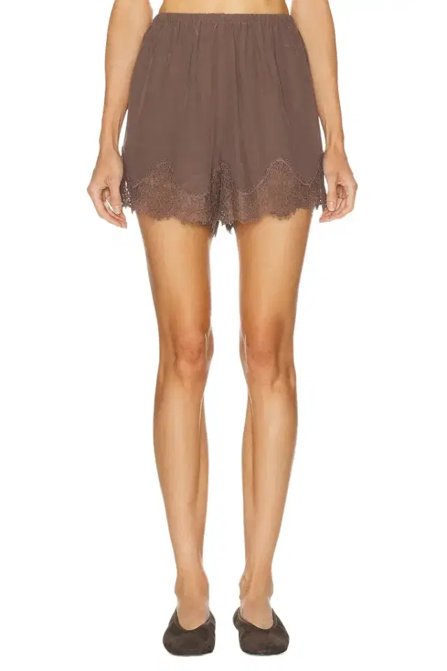 L'Academie Lilah Short