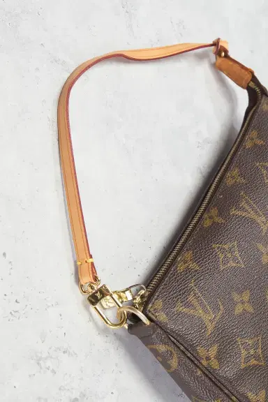 Louis Vuitton Louis Vuitton Monogram Pochette Accessoires Shoulder Bag | Thumbnail 7 Louis Vuitton Louis Vuitton Monogram Pochette Accessoires Shoulder Bag | Thumbnail 7