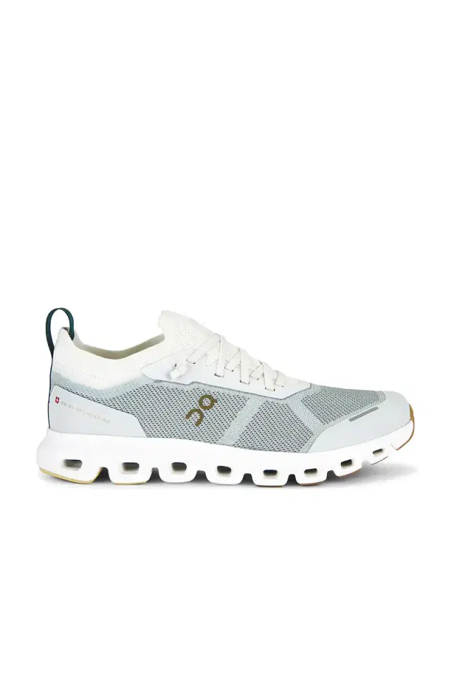 ON Cloud 6 Versa Sneakers