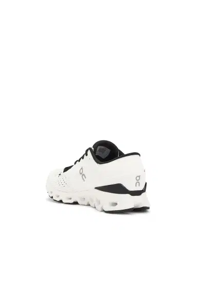 ON Cloud X 4 Sneaker | Thumbnail 3