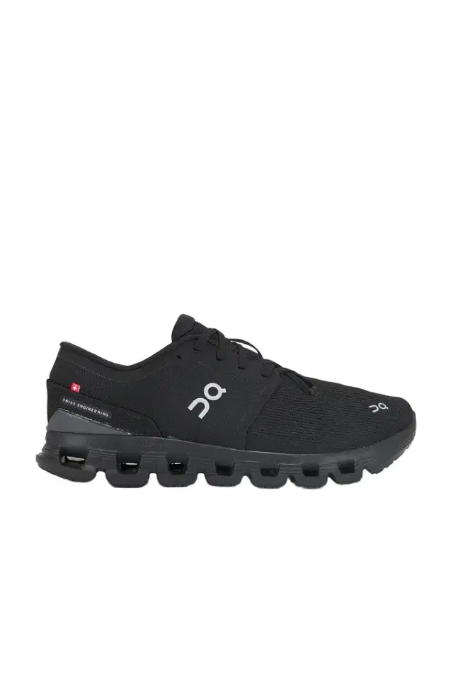 ON Cloud X 4 Sneaker
