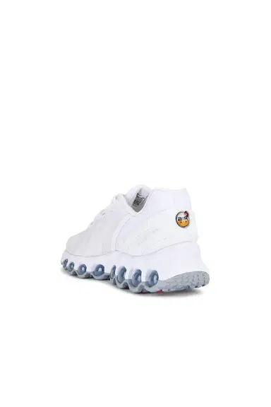 Nike Air Max DN8 Sneakers | Thumbnail 3