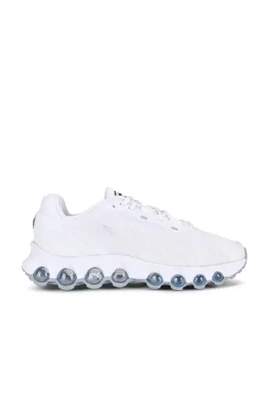 Nike Air Max DN8 Sneakers | Thumbnail 1