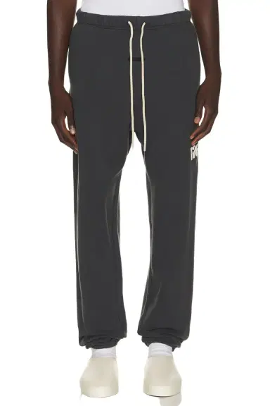 Fear of God Essentials Classic Fleece Sweatpant | Thumbnail 1