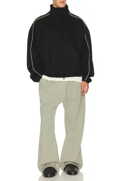 Fear of God Essentials Signature Flare Sweatpant | Thumbnail 4