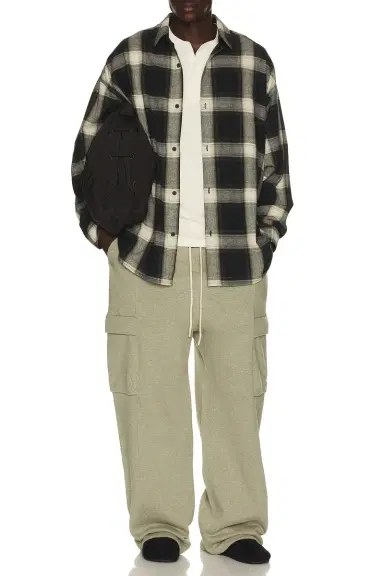Fear of God Essentials Cargo Field Pant | Thumbnail 4