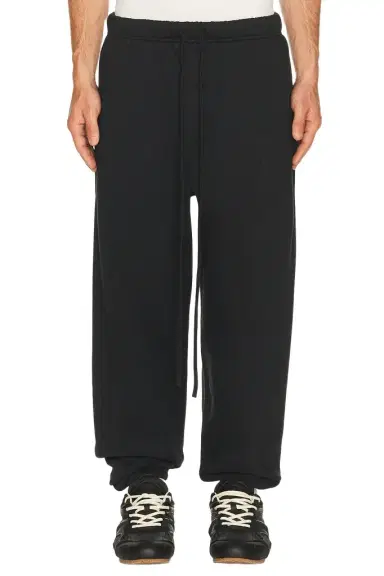 Fear of God Essentials Classic Sweatpant | Thumbnail 1