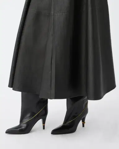 Versace Gianni Nappa Knee-High Boots 90 mm | Thumbnail 2 Versace Gianni Nappa Knee-High Boots 90 mm | Thumbnail 2
