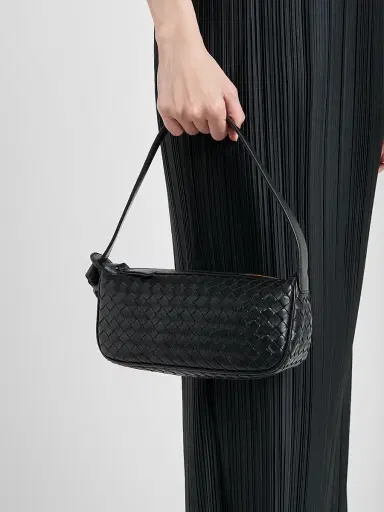 Bottega Veneta Women's Nodo Intrecciato Leather Shoulder Bag | Thumbnail 2 Bottega Veneta Women's Nodo Intrecciato Leather Shoulder Bag | Thumbnail 2