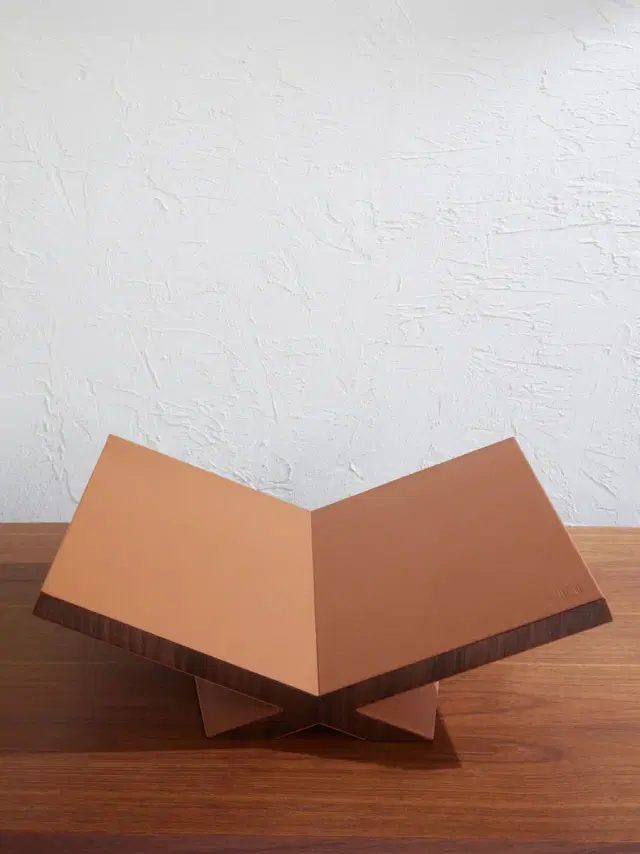 ASSOULINE Culture Ultimate Wood and Leather Bookstand - Men
