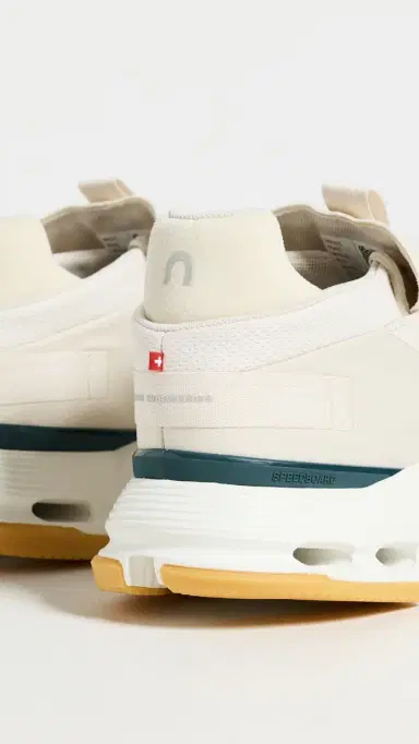 ON Cloudnova 2 Sneakers | Thumbnail 3 ON Cloudnova 2 Sneakers | Thumbnail 3