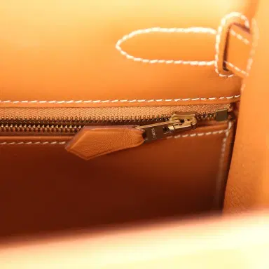 HERMÈS Vintage Hermes Kelly Sellier 32 Naturel Sable Chamonix Gold Hardware | Thumbnail 9 HERMÈS Vintage Hermes Kelly Sellier 32 Naturel Sable Chamonix Gold Hardware | Thumbnail 9