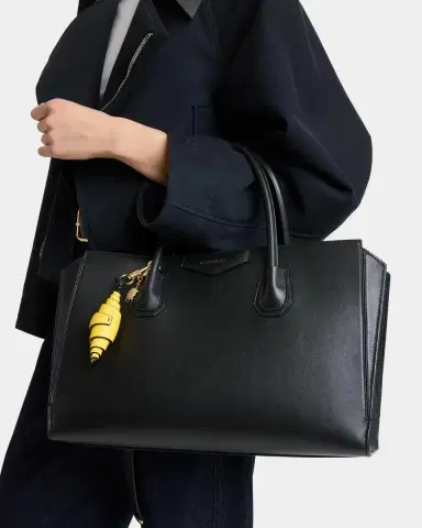 Givenchy Antigona Top-Handle Bag in Leather | Thumbnail 2 Givenchy Antigona Top-Handle Bag in Leather | Thumbnail 2