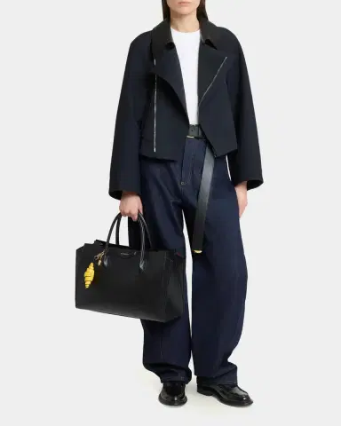 Givenchy Antigona Top-Handle Bag in Leather | Thumbnail 5 Givenchy Antigona Top-Handle Bag in Leather | Thumbnail 5
