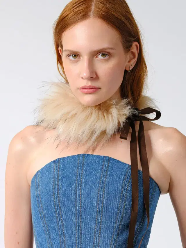Aknvas Faux fur choker