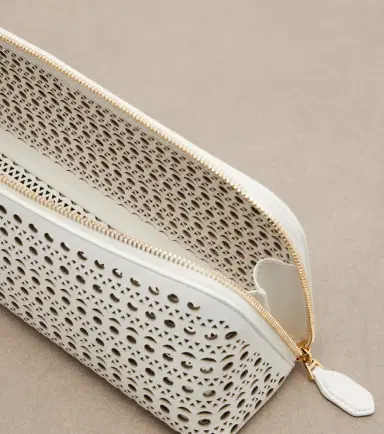 Alaïa Alaïa Delta Small leather clutch | Thumbnail 3