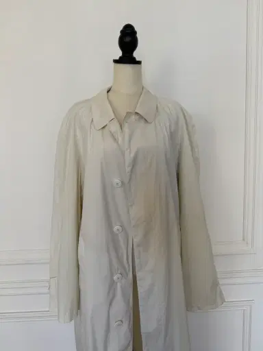 Jen Wonders Studio Ivory Lightweight Coat | Thumbnail 2