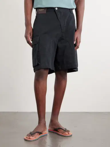 JW Anderson Twisted Wide-Leg Cotton-Twill Cargo Shorts - Men | Thumbnail 3