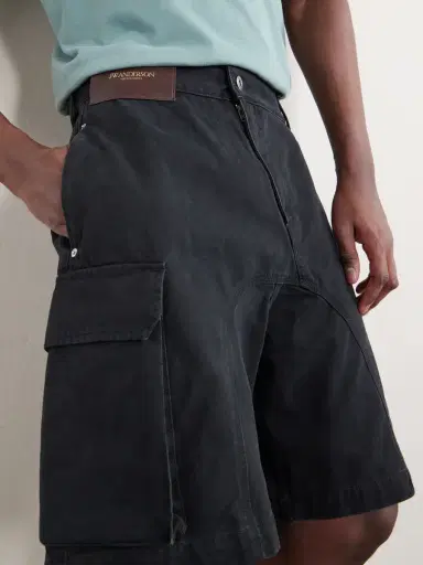 JW Anderson Twisted Wide-Leg Cotton-Twill Cargo Shorts - Men | Thumbnail 5