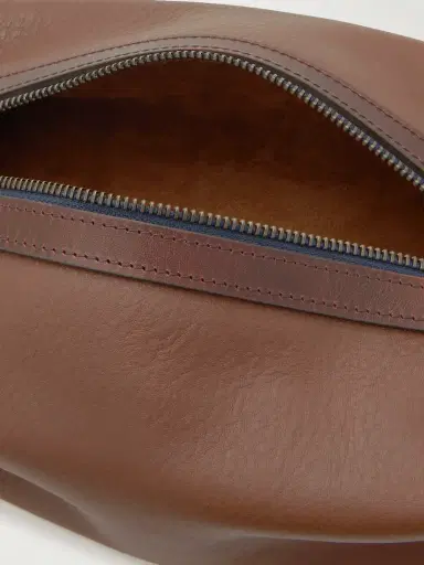 Bleu de Chauffe Zazou Full-Grain Leather Wash Bag - Men | Thumbnail 4 Bleu de Chauffe Zazou Full-Grain Leather Wash Bag - Men | Thumbnail 4