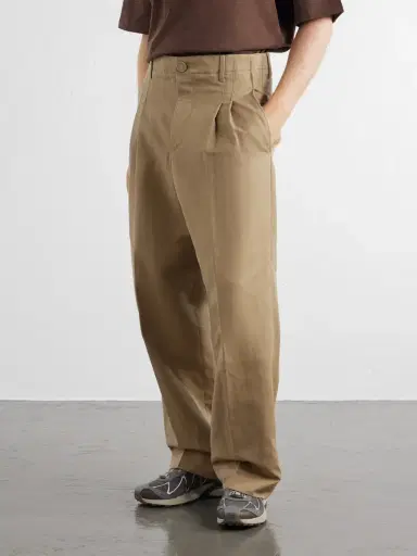 AMI PARIS Carrot Straight-Leg Pleated Cotton and Linen-Blend Trousers - Men | Thumbnail 3 AMI PARIS Carrot Straight-Leg Pleated Cotton and Linen-Blend Trousers - Men | Thumbnail 3