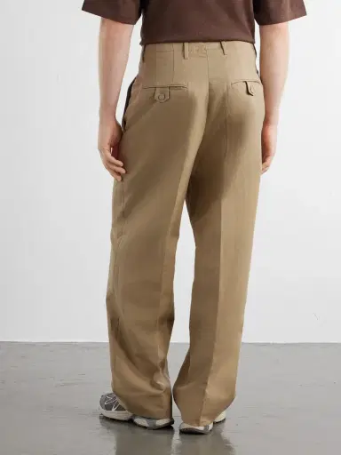 AMI PARIS Carrot Straight-Leg Pleated Cotton and Linen-Blend Trousers - Men | Thumbnail 4 AMI PARIS Carrot Straight-Leg Pleated Cotton and Linen-Blend Trousers - Men | Thumbnail 4