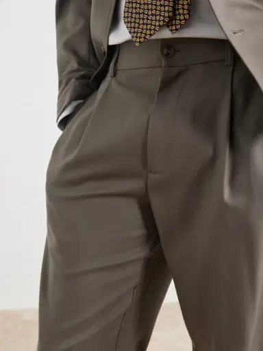 De Bonne Facture One Pleat Straight-Leg Pleated Virgin Wool Trousers - Men | Thumbnail 5 De Bonne Facture One Pleat Straight-Leg Pleated Virgin Wool Trousers - Men | Thumbnail 5