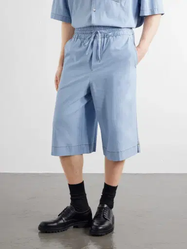 AMI PARIS Straight-Leg Logo-Embroidred Cotton-Chambray Shorts - Men | Thumbnail 3 AMI PARIS Straight-Leg Logo-Embroidred Cotton-Chambray Shorts - Men | Thumbnail 3