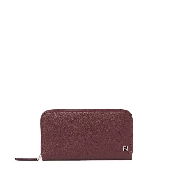 Zipped wallet organised into three gusseted compartments