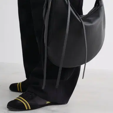 Fendi Large Oyster bag with an asymmetric, lightweight crescent | Thumbnail 6