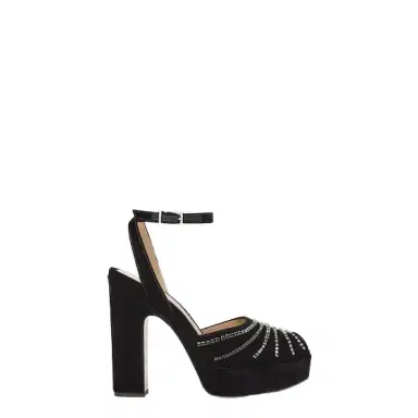 Fendi Embodying an evening allure, the After 9 sandal blends | Thumbnail 1 Fendi Embodying an evening allure, the After 9 sandal blends | Thumbnail 1