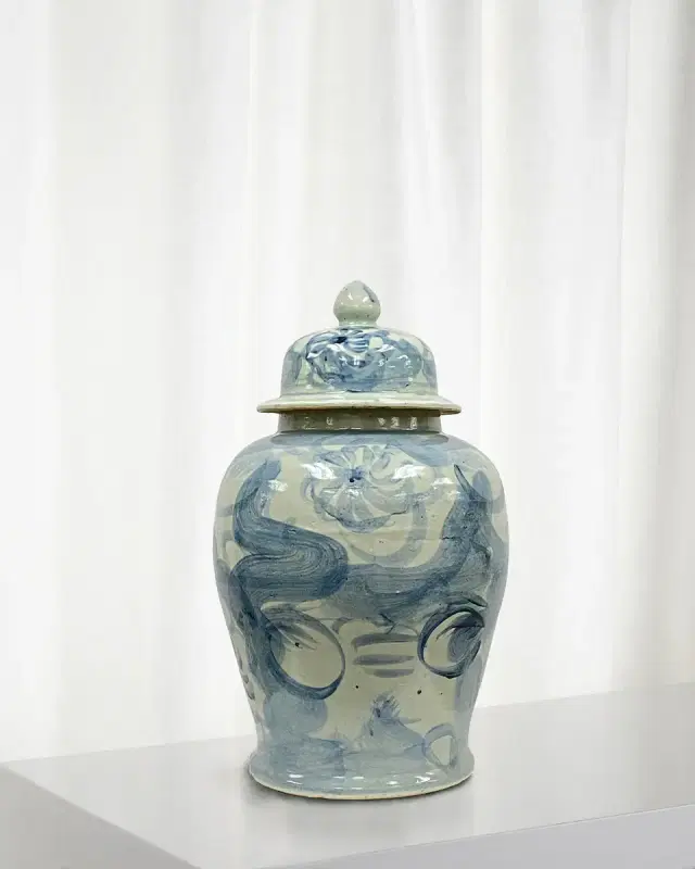 Winward Home Ceramic Urn