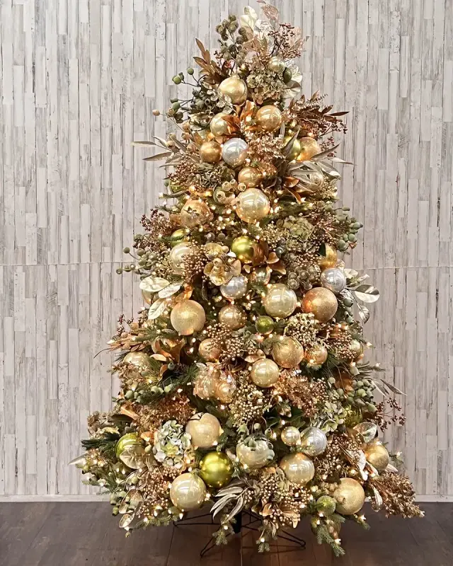 Winward Home Woodside Pre-Decorated 7.5 ' Christmas Tree