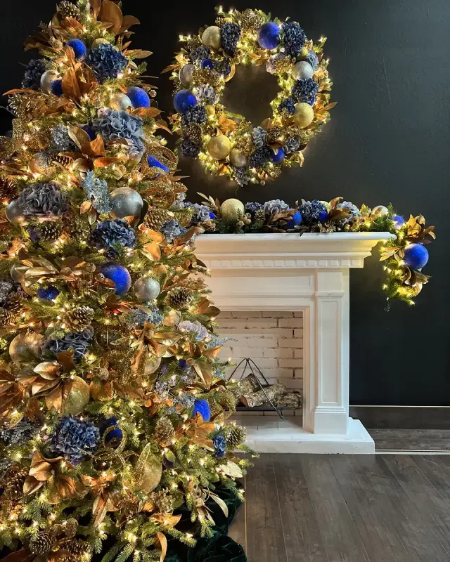 Winward Home 7.5 ' Pre-Decorated and Pre-Lit Christmas Tree