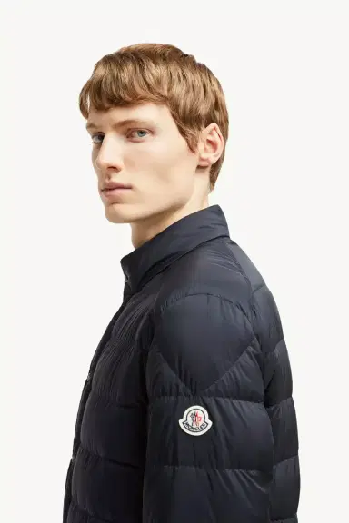 Moncler Selves Short Down Jacket | Thumbnail 4