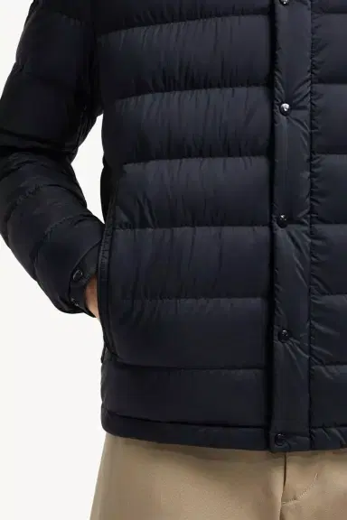 Moncler Selves Short Down Jacket | Thumbnail 7