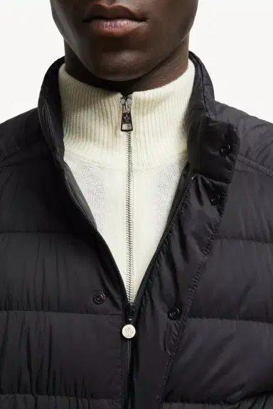 Moncler Selves Short Down Jacket | Thumbnail 8