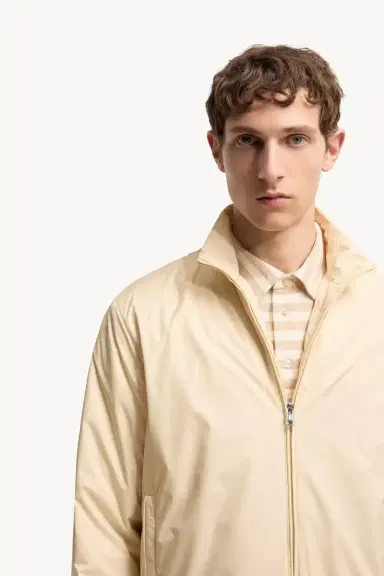 Moncler Berre Short Down Jacket | Thumbnail 7