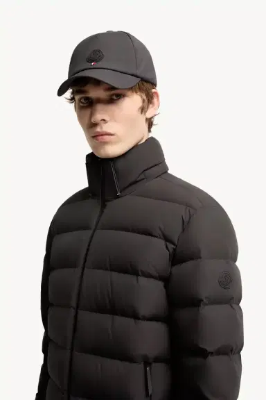 Moncler Arajoki Hooded Short Down Jacket | Thumbnail 4