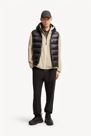 Moncler Panestrel Down Vest | Thumbnail 3