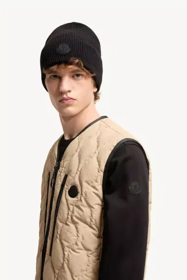 Moncler Arapot Froisse Technique Short Down Vest | Thumbnail 4 Moncler Arapot Froisse Technique Short Down Vest | Thumbnail 4