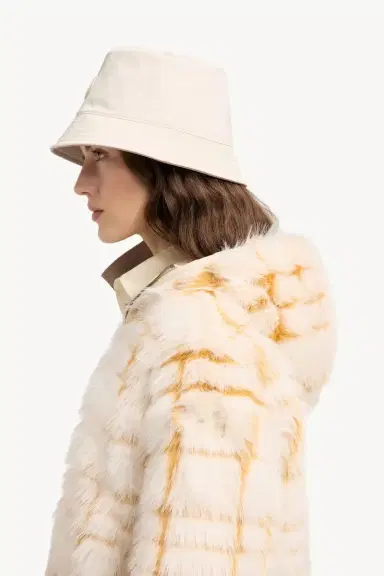 Moncler Pluvier Short Padded Jacket | Thumbnail 4