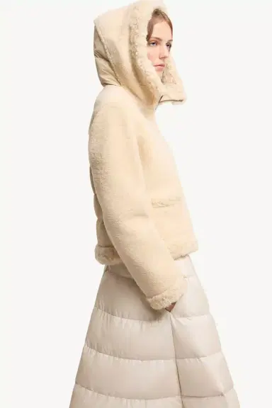 Moncler Leuctre Hooded Shearling Short Down Jacket | Thumbnail 7