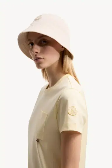Moncler Metal Logo Cotton T-shirt | Thumbnail 3