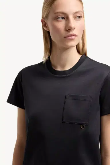 Moncler Metal Logo Cotton T-shirt | Thumbnail 6