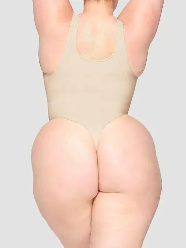 Skims Women's Seamless Sculpt Scoopneck Thong Bodysuit | Thumbnail 4